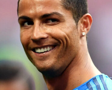 Biography of Cristiano Ronaldo – Age, Net Worth, Income & Career Highlights